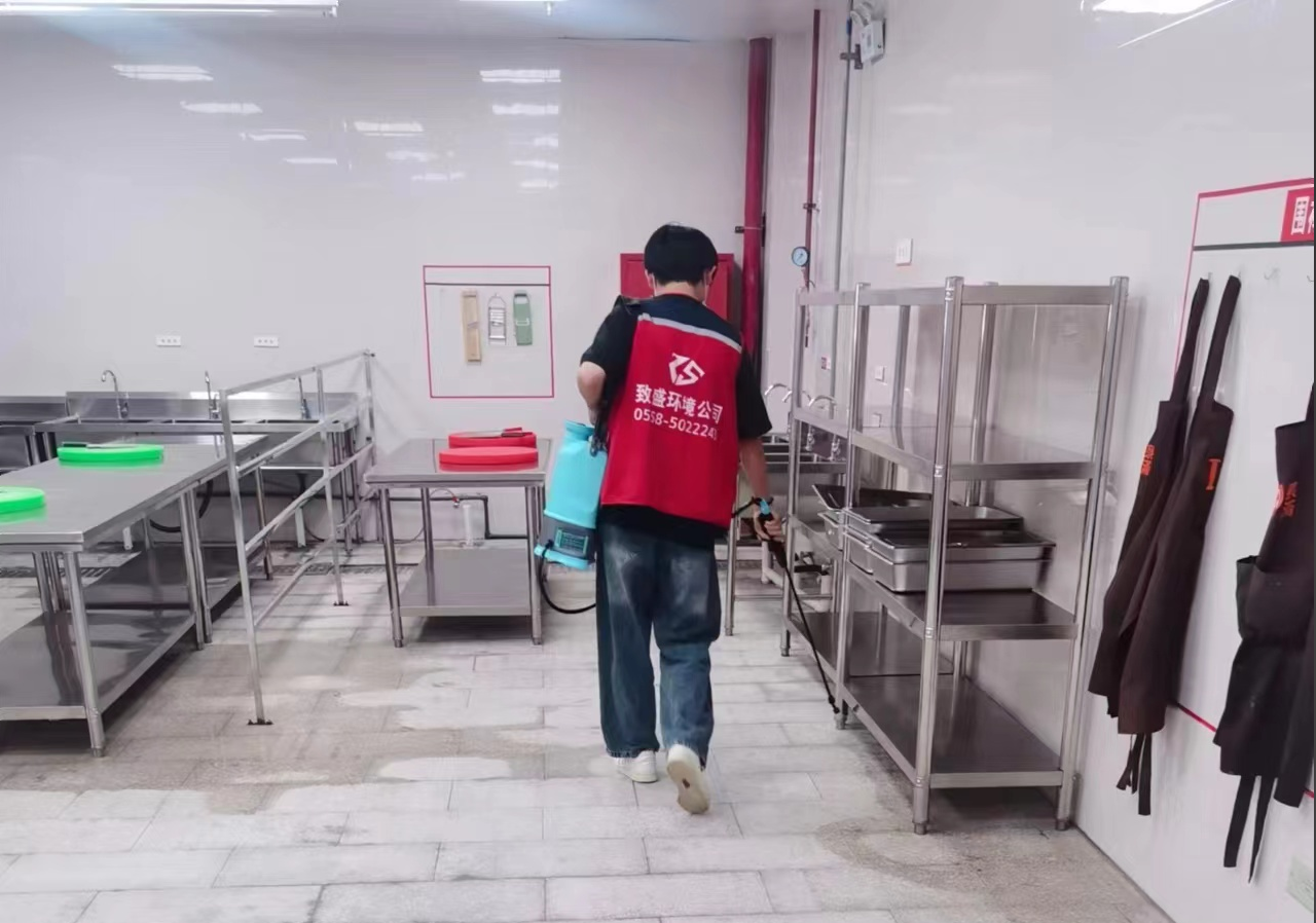 淮北師范攜手泉滿(mǎn)餐飲，共同開(kāi)展除四害行動(dòng)